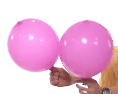 Гирлянда из шаров - надуваем два больших шара